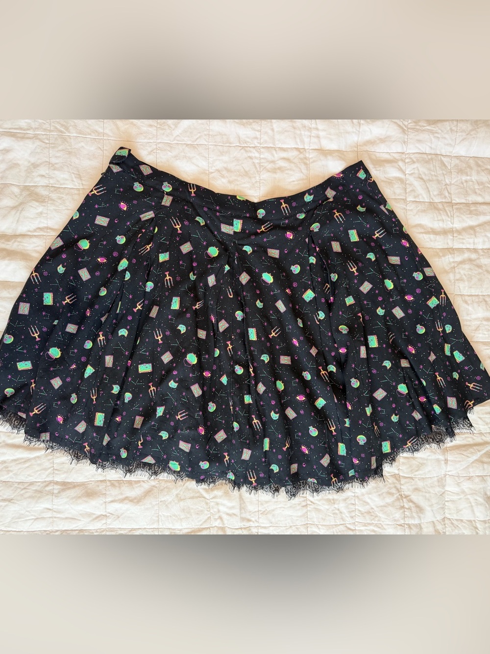Disney Parks x Her Universe Hocus Pocus Witch Cauldron Spell Icon Skirt - 3XL